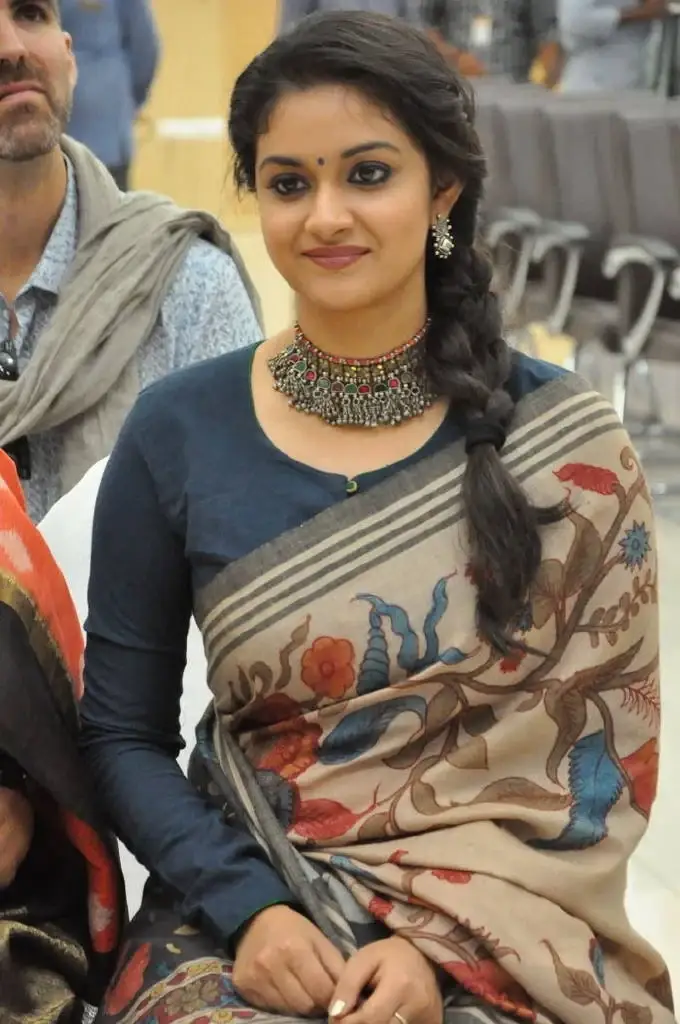 BEAUTIFUL INDIAN ACTRESS KEERTHY SURESH IN TRADITIONAL BLUE SAREE 4